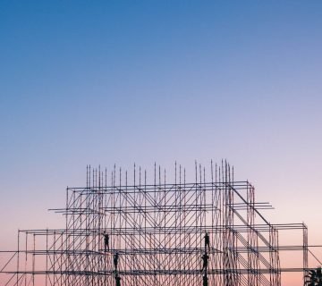 De 10 Voordelen van een Steiger Huren