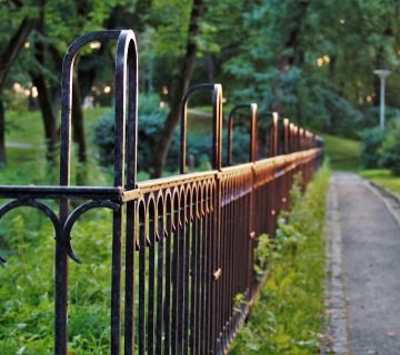 Waarom is het hebben van een toegangspoort en omheining belangrijk